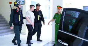 Chồng Đoàn Di Băng - Nguyễn Quốc Vũ Bị Bắt Vì Cáo Buộc Sản Xuất 1.652 Sản Phẩm Kem Chống Nắng HANAYUKI SUNSCREEN BODY Giả